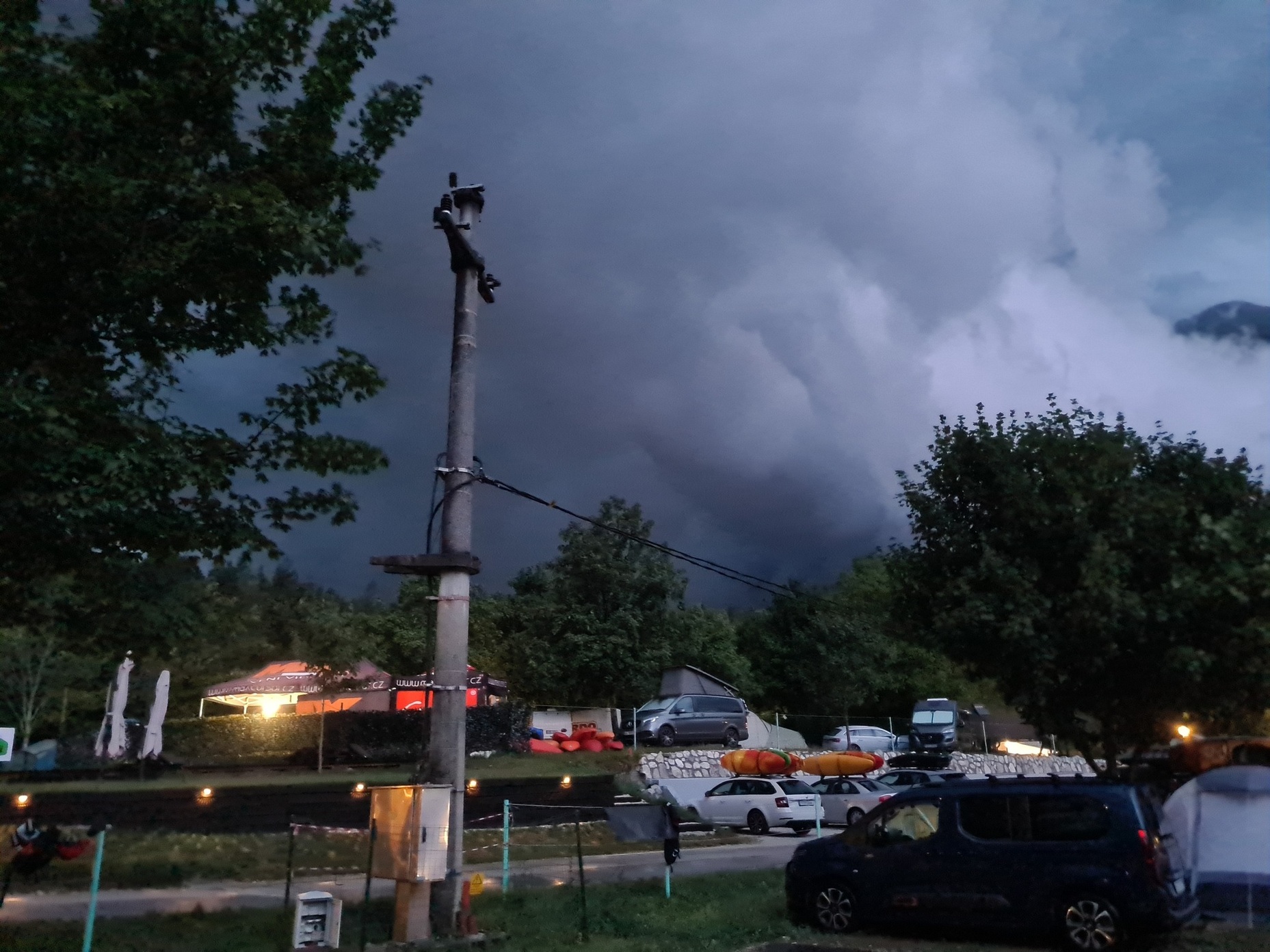 Regenfront für die Nacht kündigt sich an
